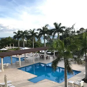 https://magia-beachside-condo.quintano-roohotels.com